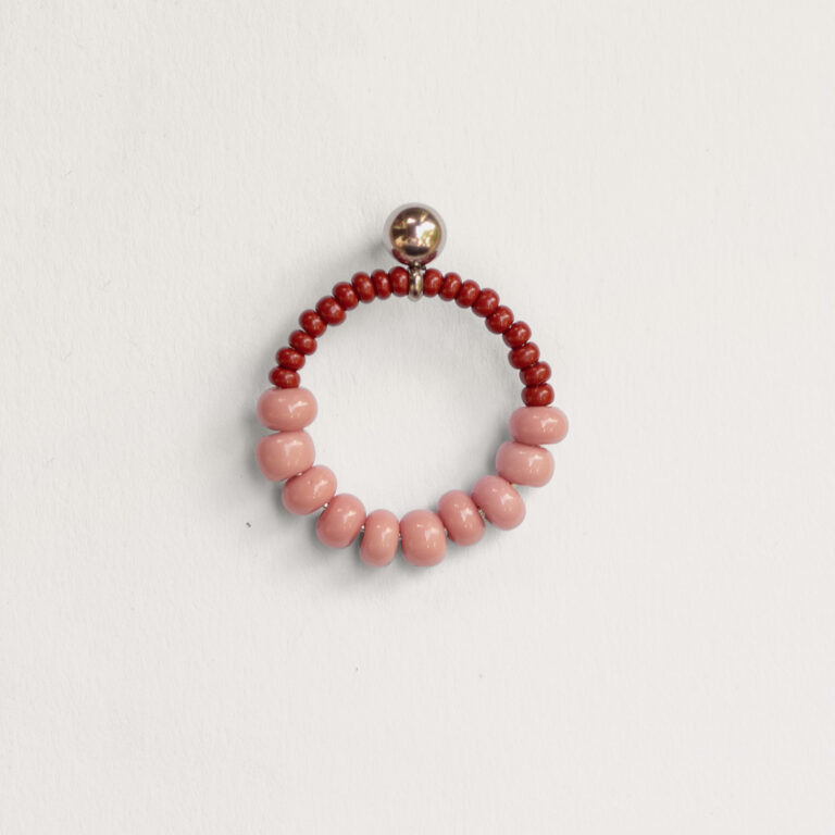 Ohrstecker mit braunen und rosafarbenen Perlen